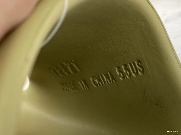 Adidas 'Resin' Yeezy FX0494 Slides 0928